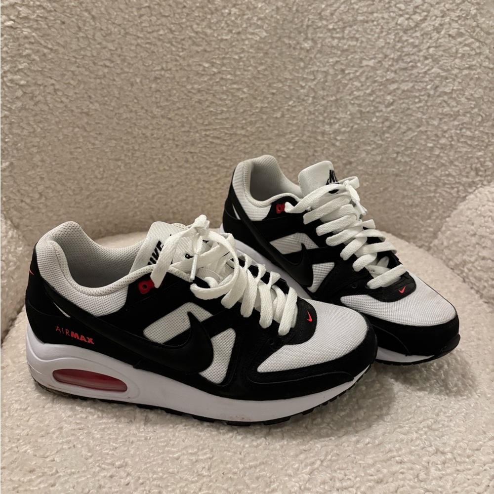 Nike Air Max Boys 7 Youth Black and White Sneakers